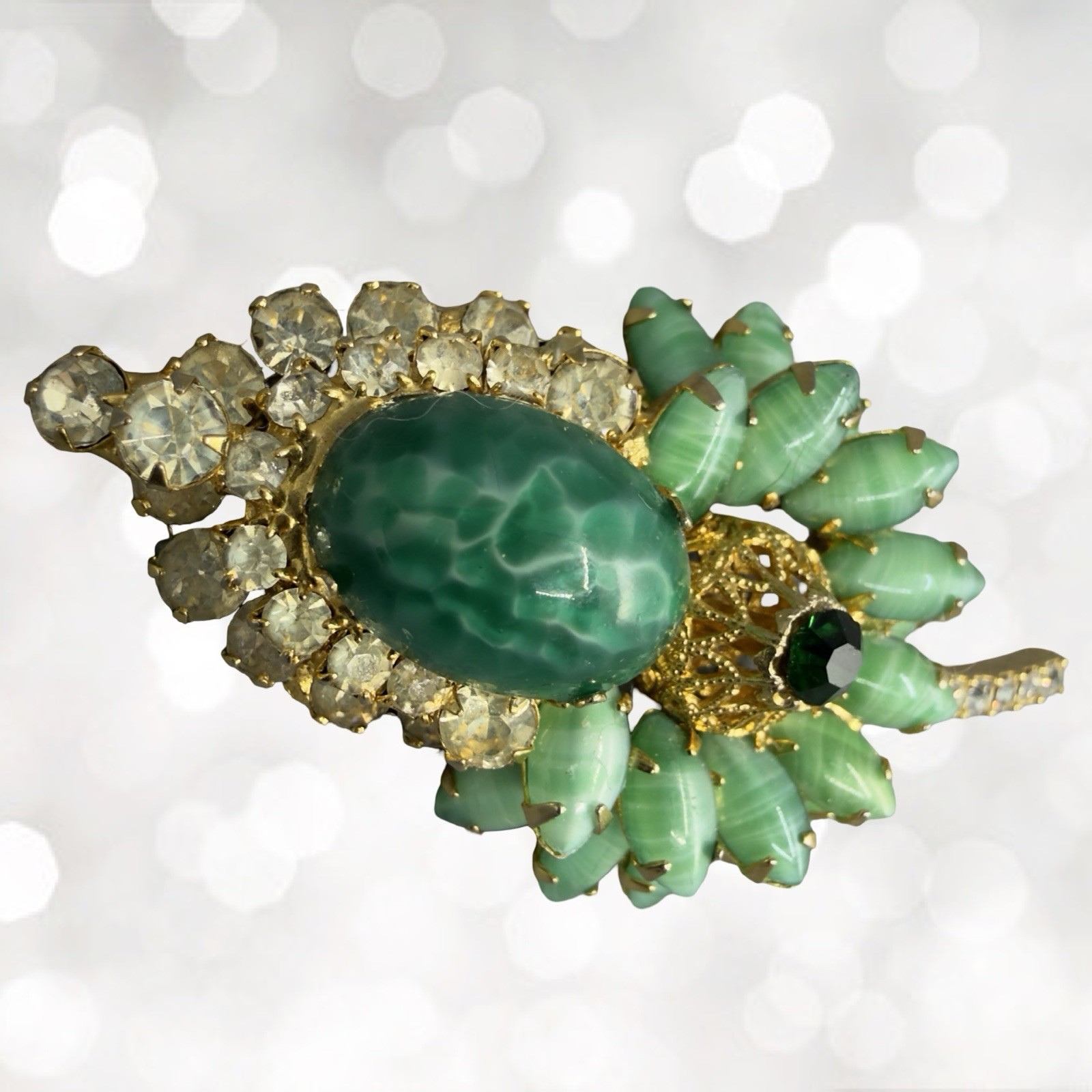 Vintage JULIANA BOOK PIECE 1965 Jade RHINESTONE Gold Filigree BROOCH Pin D&E