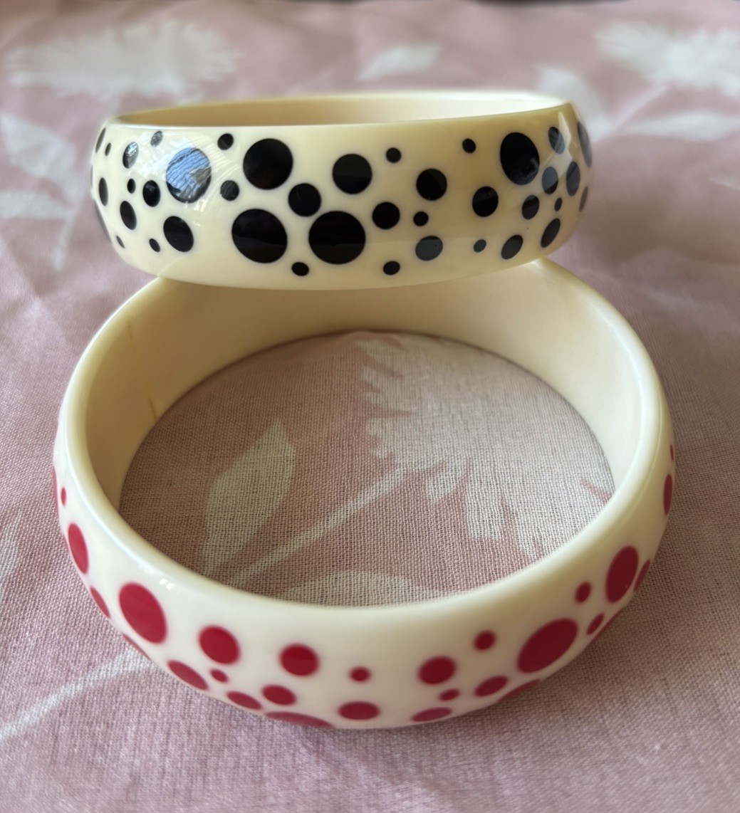Avon Set of 2 Vintage Cream Plastic Bangle Bracelet’s With Polka Dots
