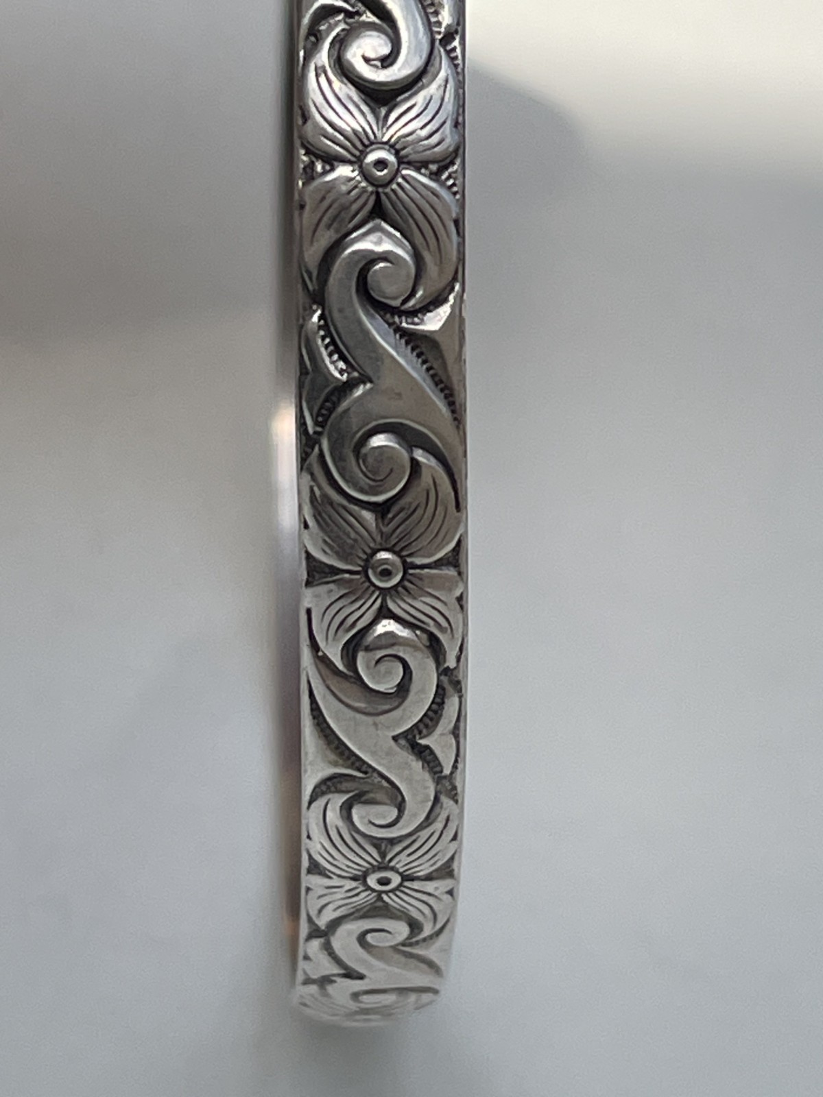 Vintage Danecraft Sterling Silver Flower Floral Swirl Bangle Bracelet 13 g 7.75″