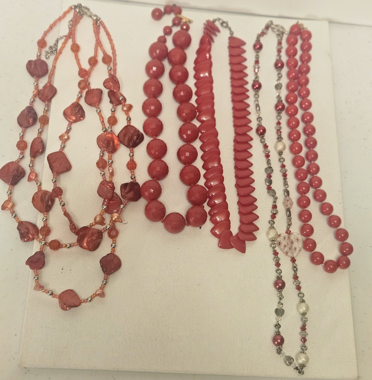 LOT OF 5 RED NECKLACES ASSORTED SIZES VINTAGE