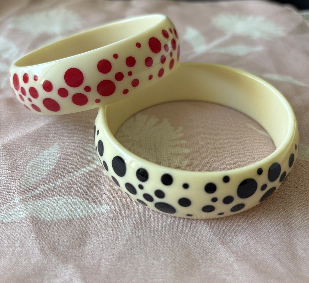 Avon Set of 2 Vintage Cream Plastic Bangle Bracelet’s With Polka Dots