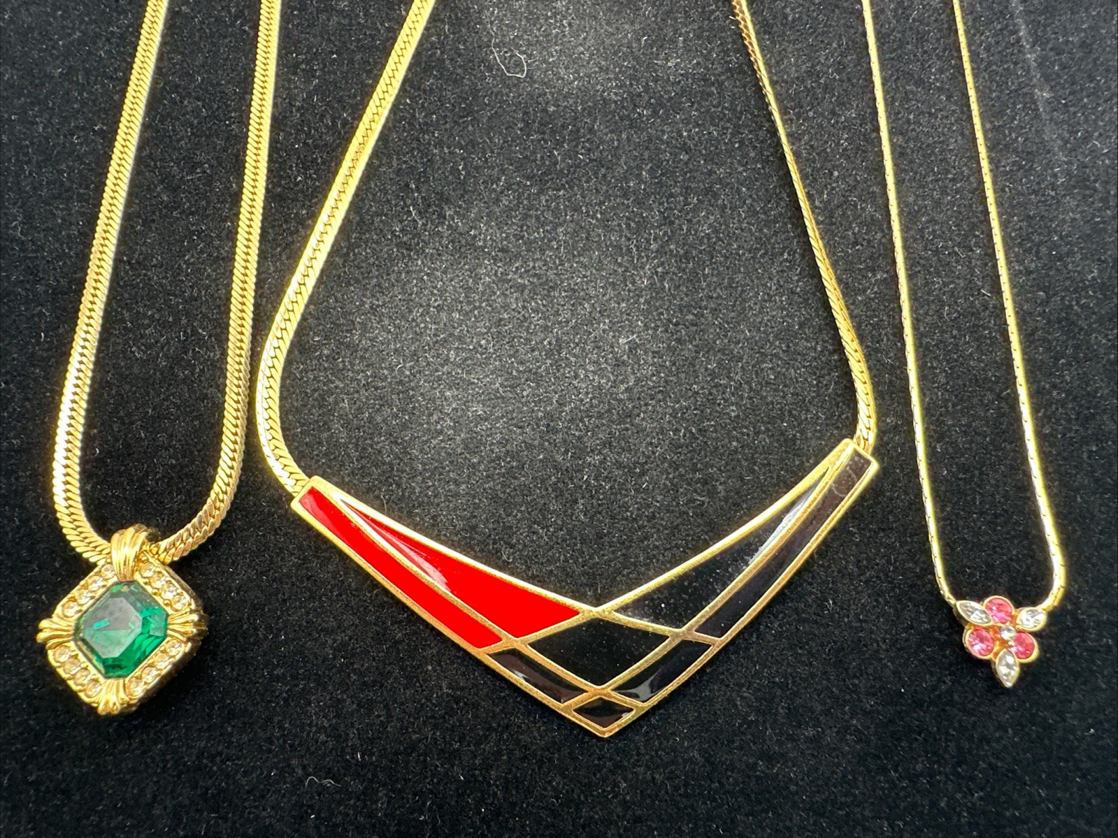 VTG Avon Set of 3 Necklace and Earring Giftset Lot 80’s Asymmetrical Gold Tone