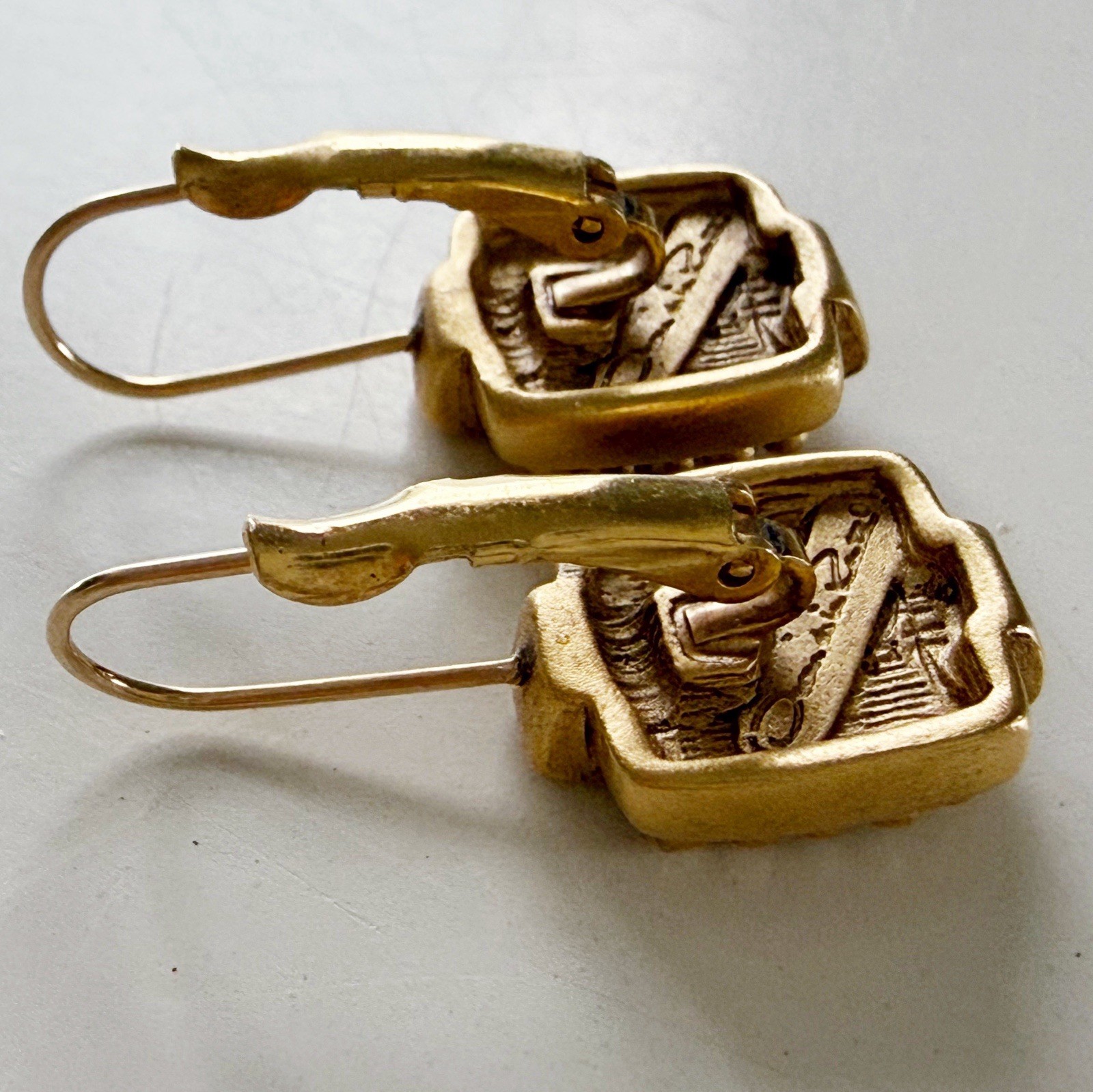 OSCAR DE LA RENTA Leverback Dangle Earrings : Matte Gold, Green + Brown Crystal