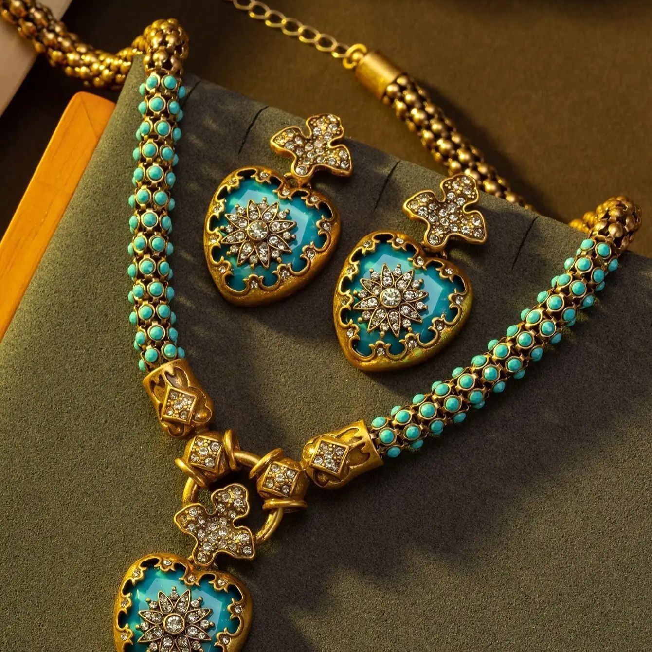 Vintage Style 24K Gold Plated Necklace Earrings Set Rhinestone Royal Design Jewe