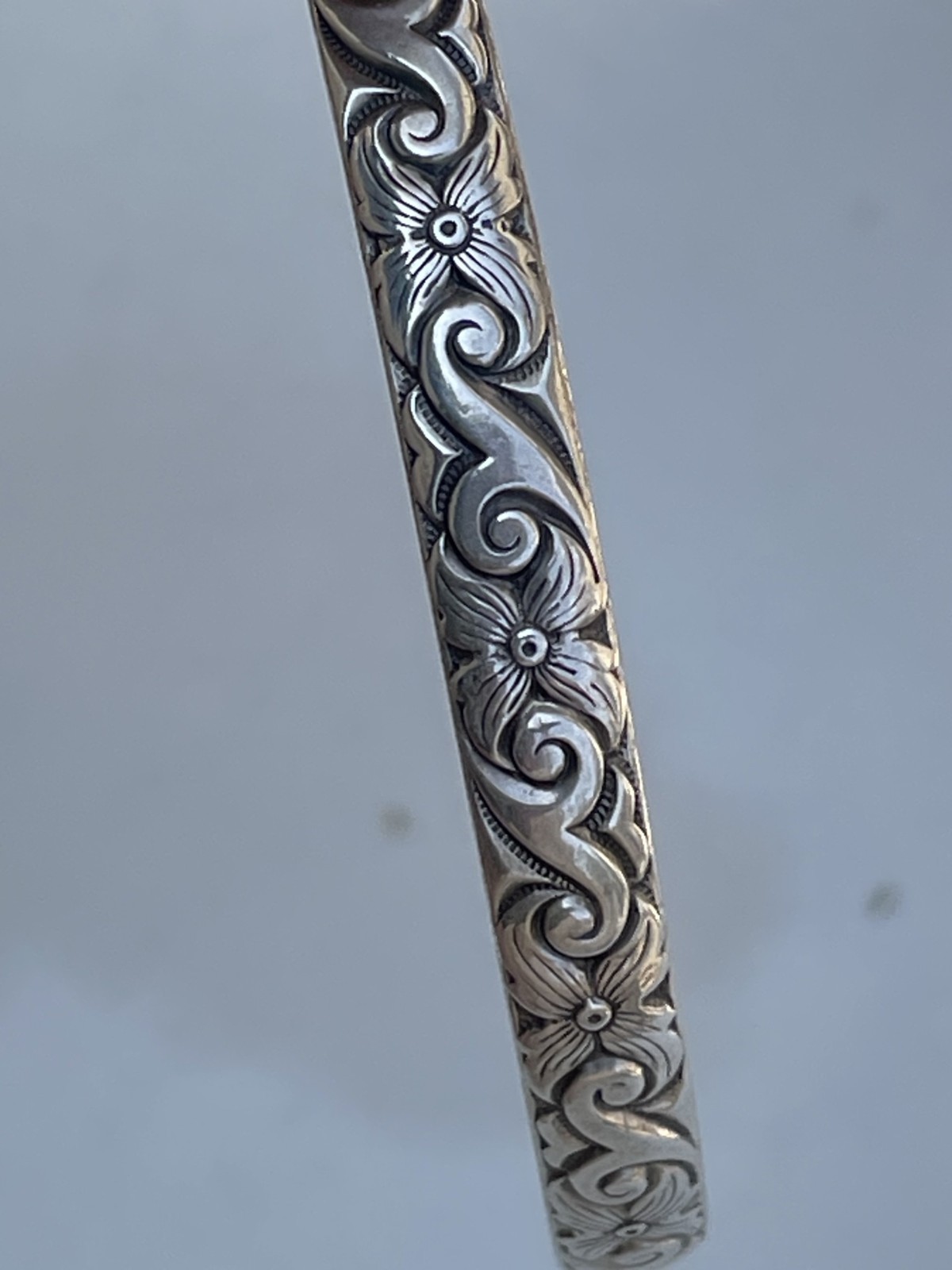 Vintage Danecraft Sterling Silver Flower Floral Swirl Bangle Bracelet 13 g 7.75″