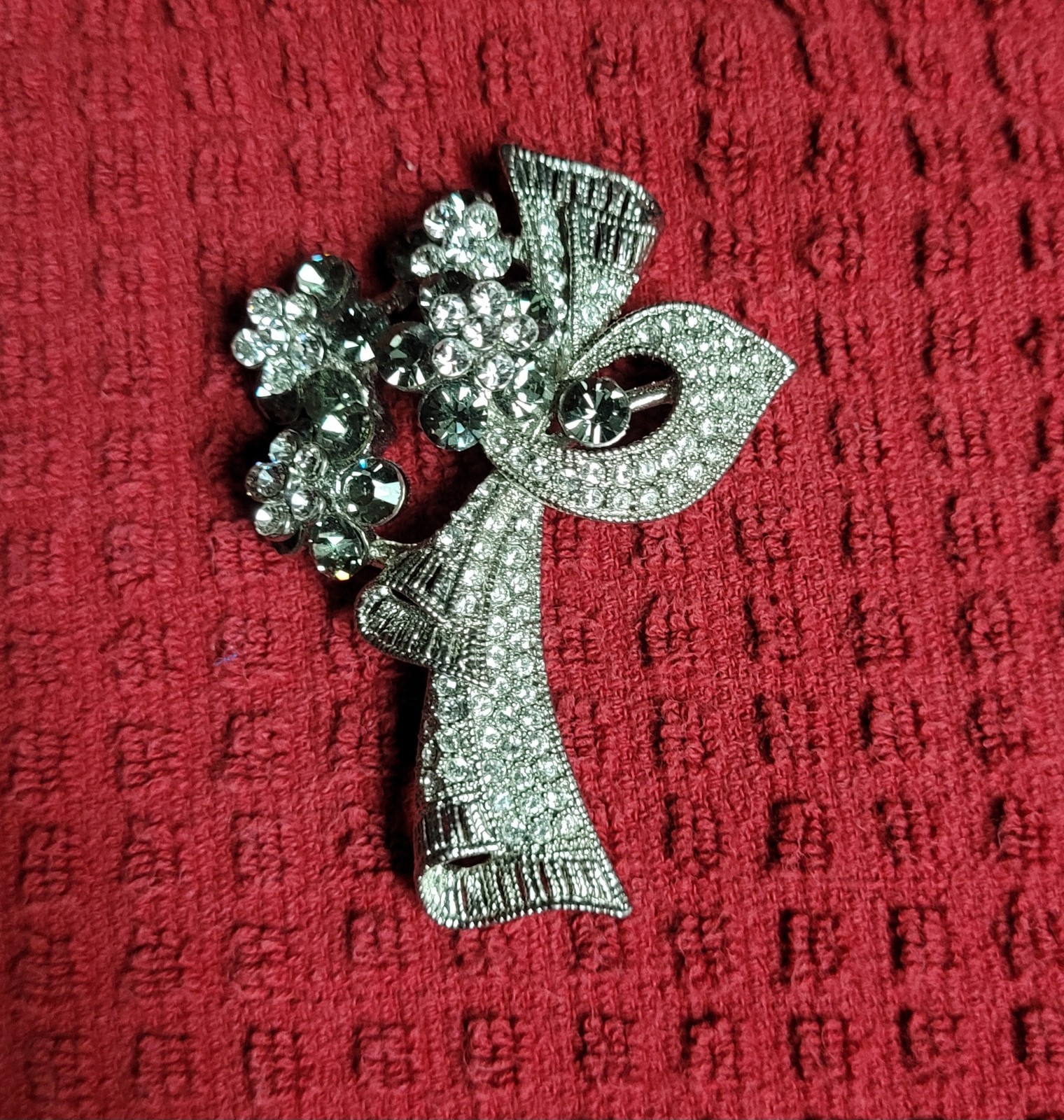 Beautiful Brooche No Markings Silver Tone Metal Imitation Diamond’s Vintage