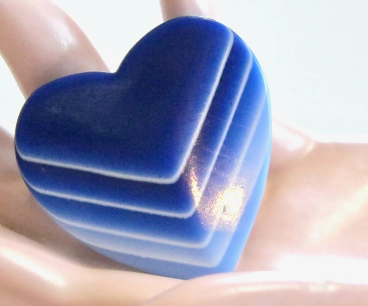 RETRO SHADES OF BLUE VINTAGE LAYERED LAMINATED ACETATE LUCITE HEART PIN BROOCH