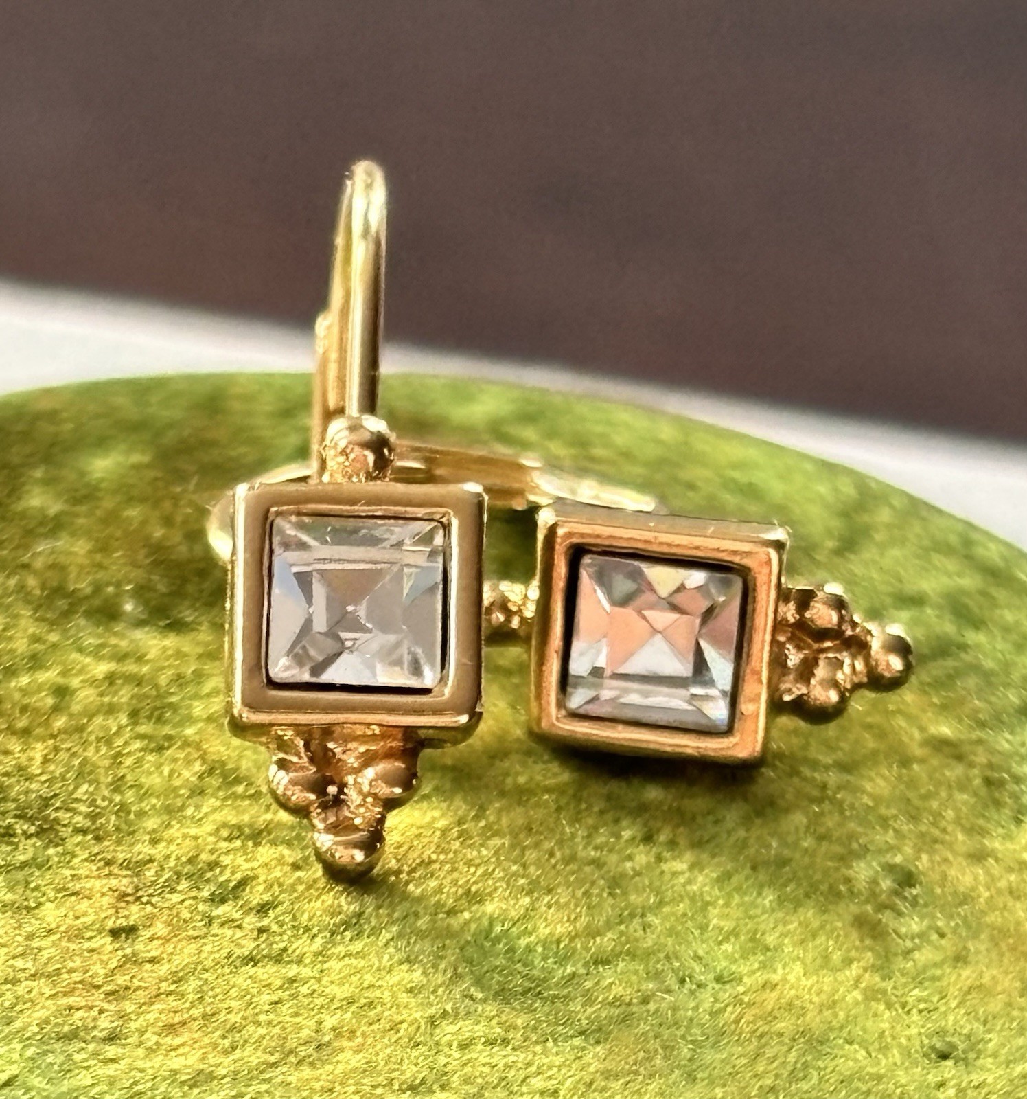 vintage style gold tone leverback drop earrings