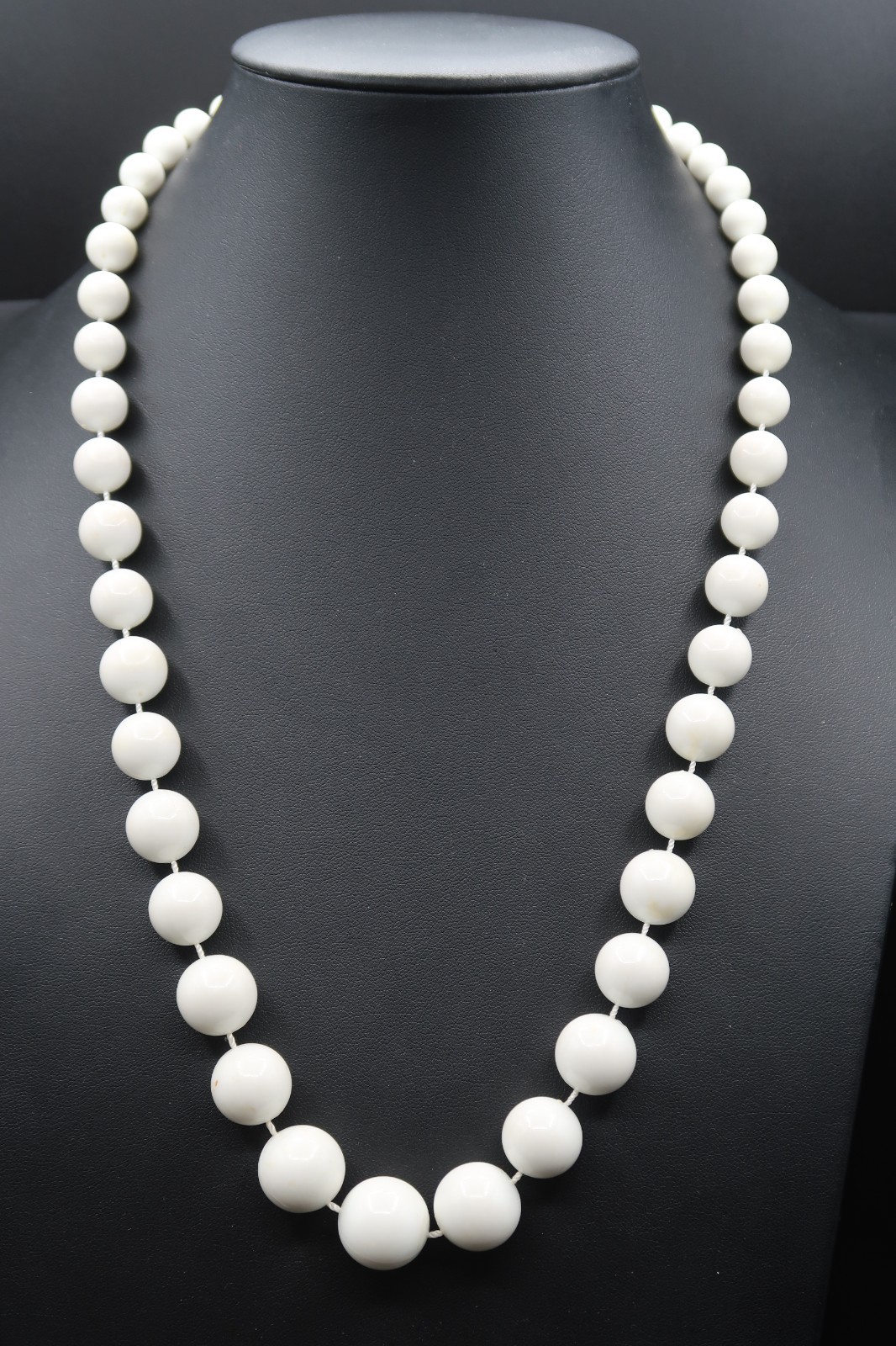 Vtg White Acrylic or Resin Bead 21″ Princess Length Strung Statement Necklace