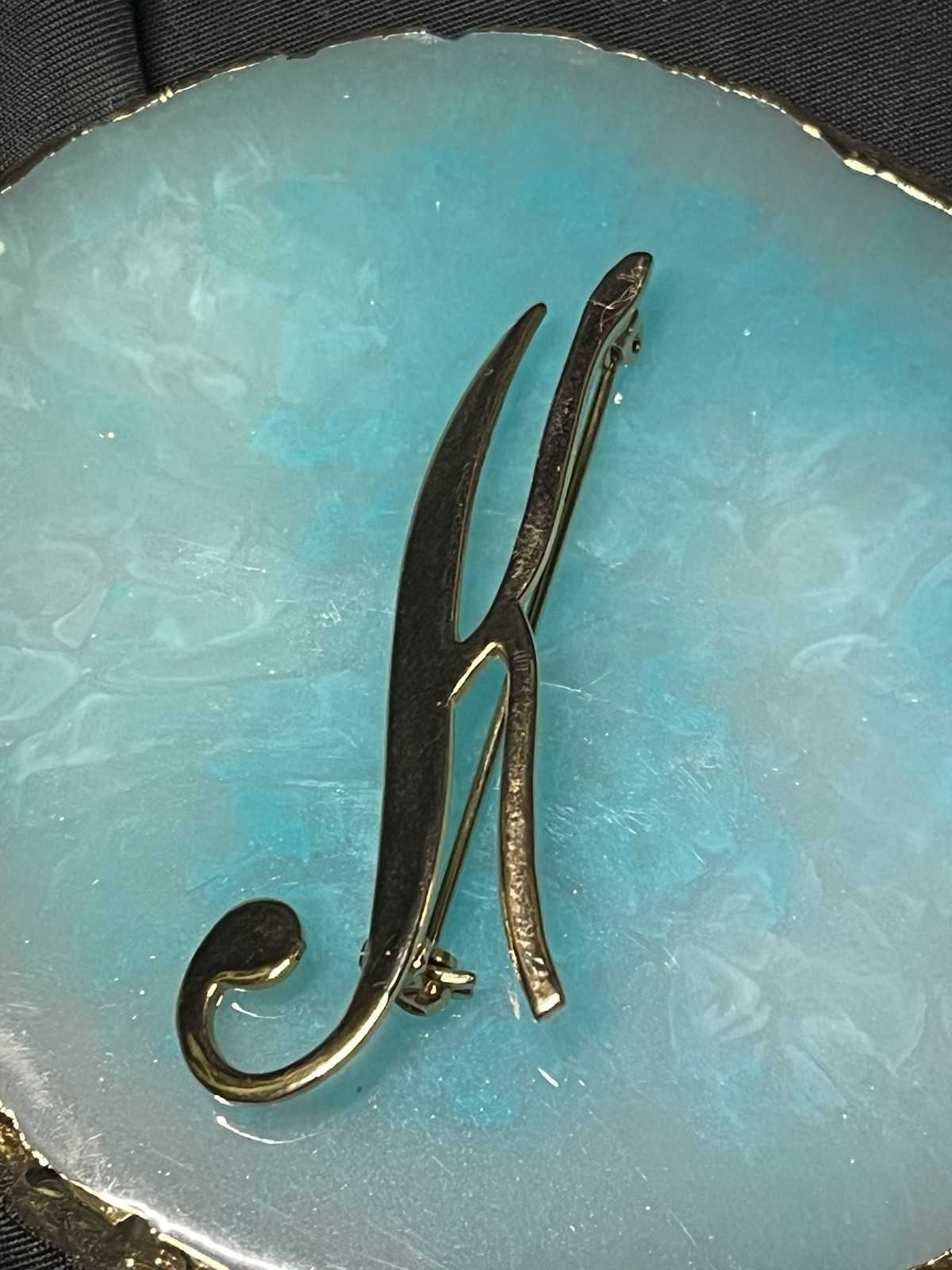VINTAGE YELLOW GOLD PLATED LETTER K BROOCH 2.25”